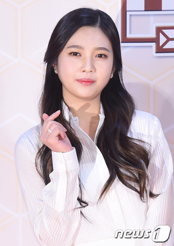 “KBS歌謠大祝祭”紅毯匯總 exo少女時代鄭容和Got7齊現身【組圖】