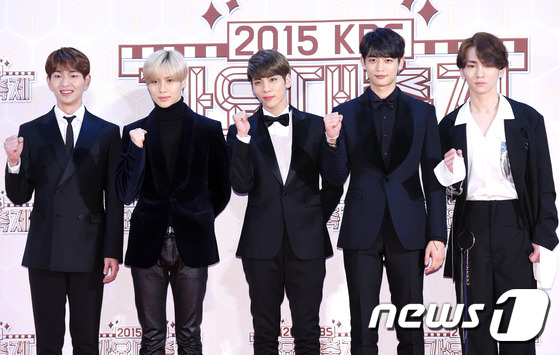 “KBS歌謠大祝祭”紅毯匯總 exo少女時代鄭容和Got7齊現身【組圖】