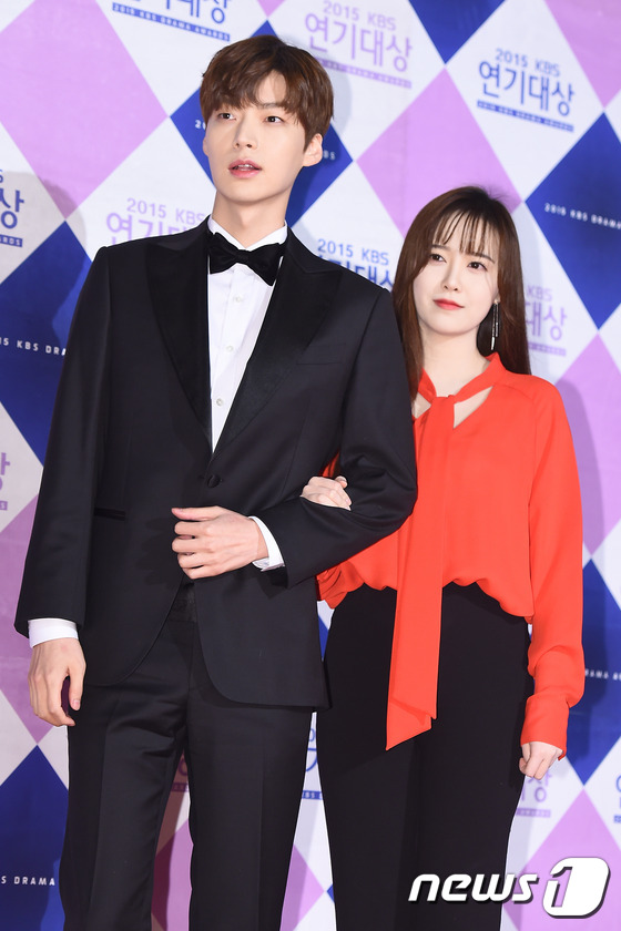 “KBS演技大賞”紅毯匯總 金秀賢獲演技大獎南柱赫樸寶劍齊現身 【組圖】