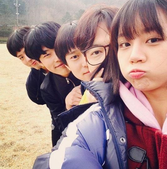 《請回答1988》本周大結局 惠利樸寶劍等依依不舍合影留念【組圖】