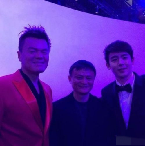 允兒李易峰鄭容和王凱崔始源趙麗穎 中韓明星親密合照盤點【組圖】