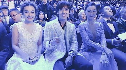 允兒李易峰鄭容和王凱崔始源趙麗穎 中韓明星親密合照盤點【組圖】