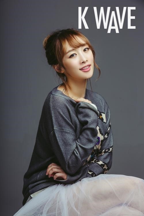 韓國歌手妮可少女風寫真公開 甜美不失優雅顯輕熟氣質【組圖】