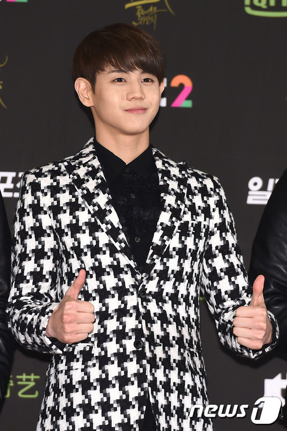 “金唱片大賞”紅毯匯總 CNBlue黑白簡約EXO藍色造型搶眼【組圖】