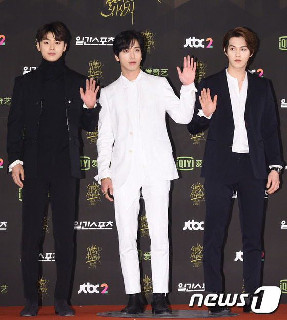 “金唱片大賞”紅毯匯總 CNBlue黑白簡約EXO藍色造型搶眼【組圖】