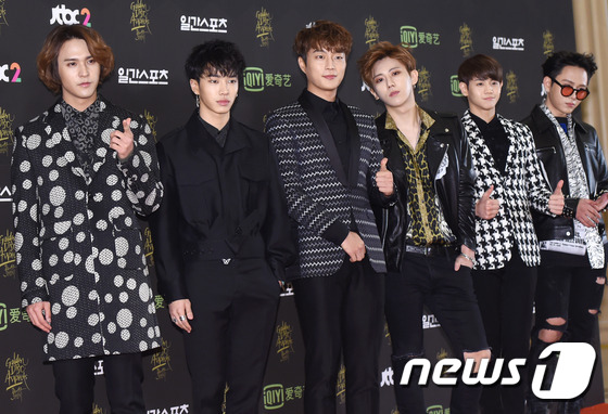 “金唱片大賞”紅毯匯總 CNBlue黑白簡約EXO藍色造型搶眼【組圖】