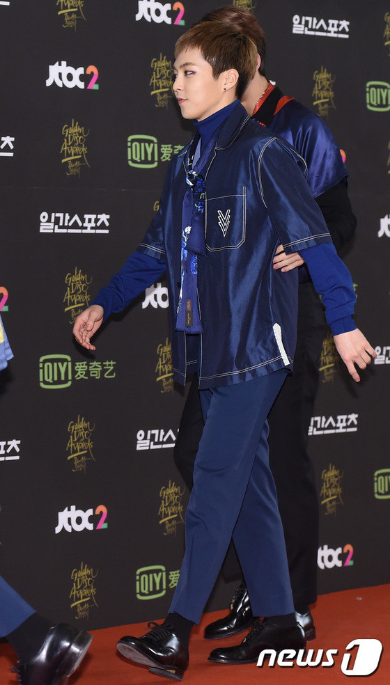 “金唱片大賞”紅毯匯總 CNBlue黑白簡約EXO藍色造型搶眼【組圖】