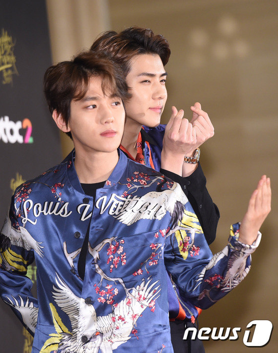 “金唱片大賞”紅毯匯總 CNBlue黑白簡約EXO藍色造型搶眼【組圖】