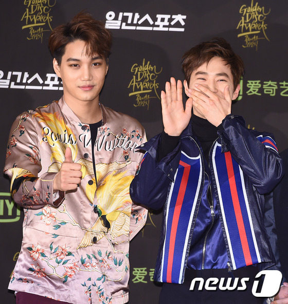 “金唱片大賞”紅毯匯總 CNBlue黑白簡約EXO藍色造型搶眼【組圖】