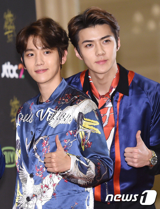 “金唱片大賞”紅毯匯總 CNBlue黑白簡約EXO藍色造型搶眼【組圖】