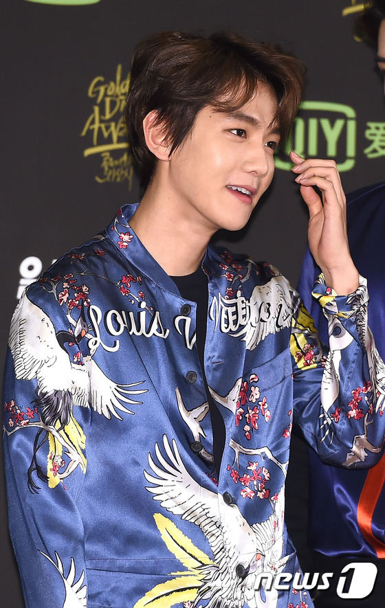 “金唱片大賞”紅毯匯總 CNBlue黑白簡約EXO藍色造型搶眼【組圖】