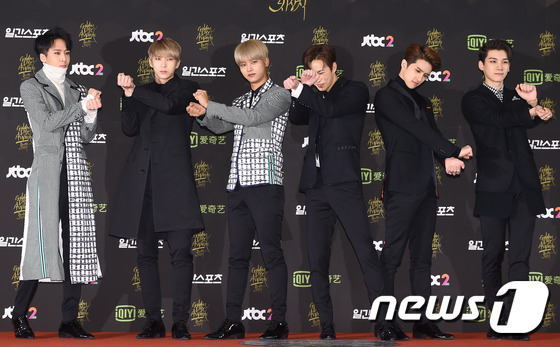 “金唱片大賞”紅毯匯總 CNBlue黑白簡約EXO藍色造型搶眼【組圖】