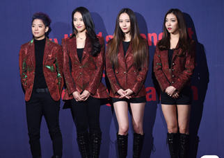 f(x)舉辦首場演唱會發布會 宋茜紅衣現身【組圖】
