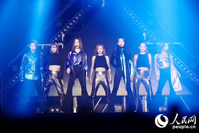f(x)舉辦首場演唱會 宋茜公布官方粉絲團名為MeU【組圖】