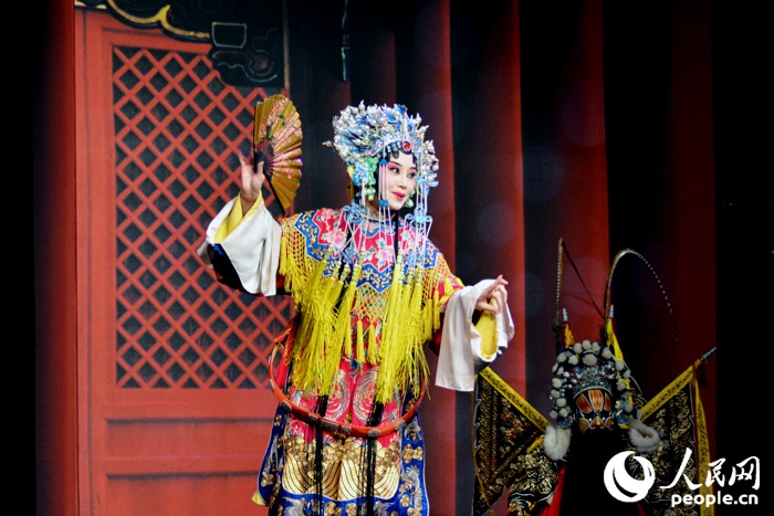 韓國上演“時尚京劇秀” 喜迎“歡樂春節”