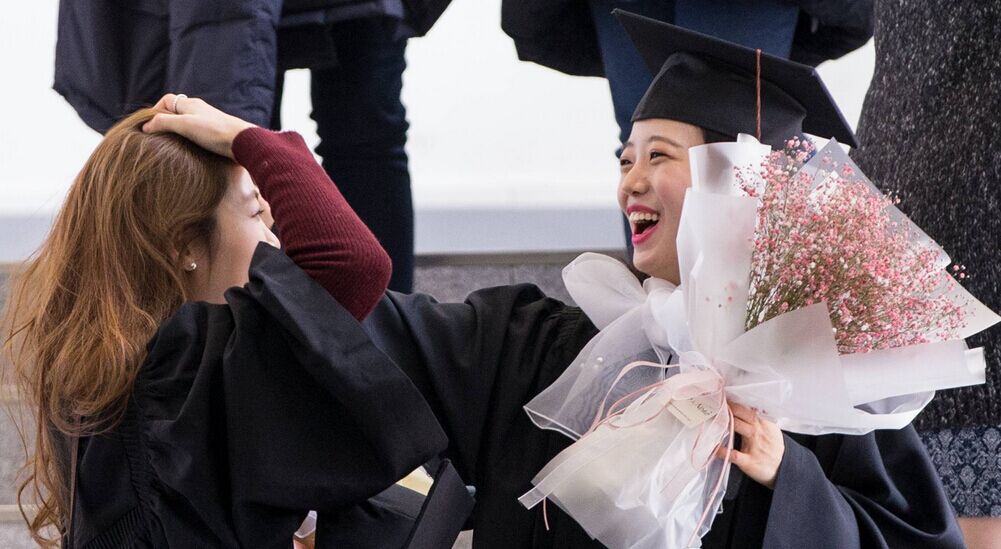 韓國名門女大迎畢業季 畢業生顏值“爆表”【組圖】