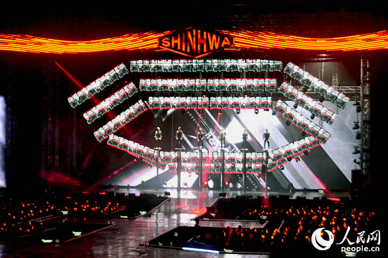 3月26日、27日，韓國最長壽的偶像組合神話在首爾奧林匹克體操館舉辦出道18周年紀念演唱會“HERO” 。 （王昱祺 攝）