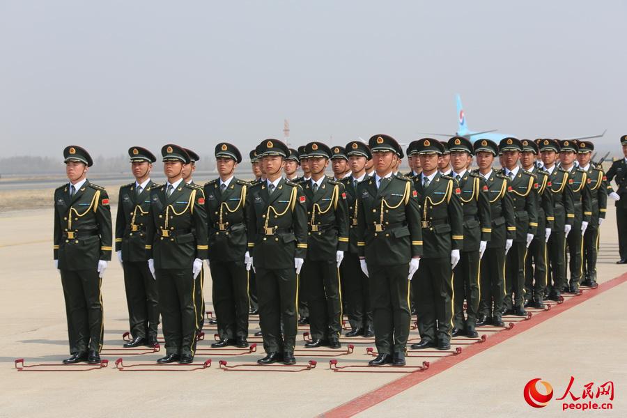 第三批在韓志愿軍烈士遺骸回國 殲-11戰機護航