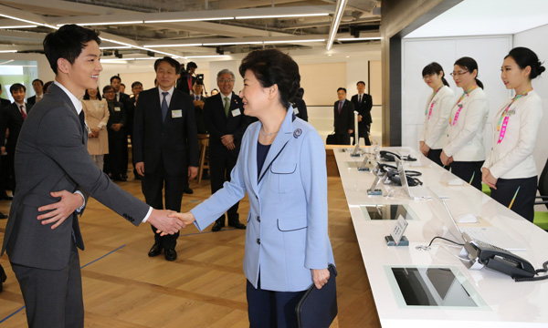 韓國總統出席文化館開館儀式 韓旅游大使宋仲基隨行【組圖】