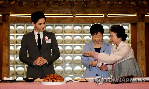 韓國總統出席文化館開館儀式 韓旅游大使宋仲基隨行【組圖】