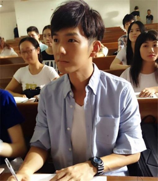 宋仲基李鐘碩樸海鎮安宰賢鐘漢良林志穎 中韓超強童顏男星全盤點【組圖】