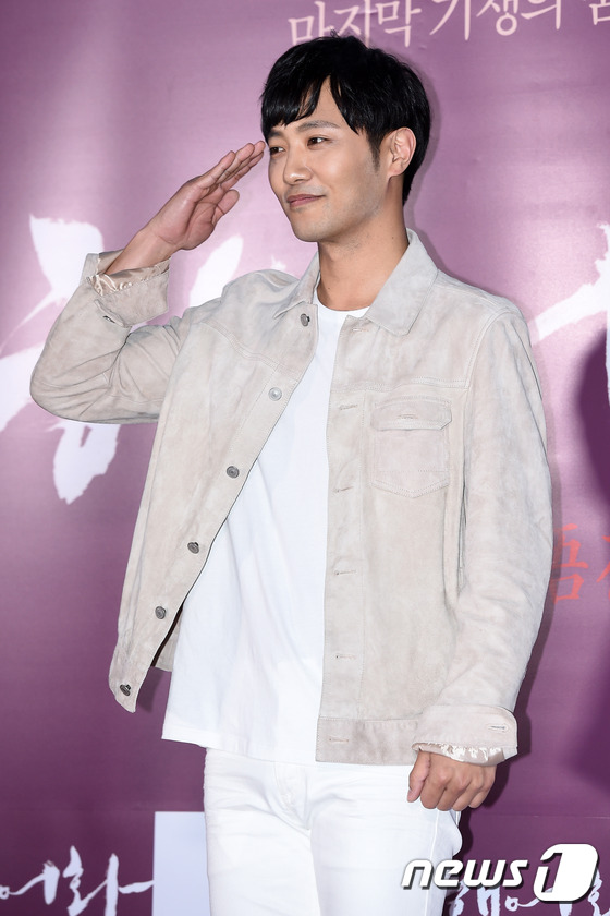 樸信惠驚艷亮相《解語花》試映會 晉九車太賢齊現身助陣【組圖】