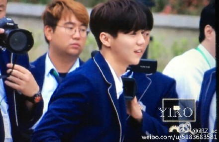 鹿晗《我去上學啦》花絮照曝光 易烊千璽宋慧喬吳亦凡等明星校服照盤點【組圖】