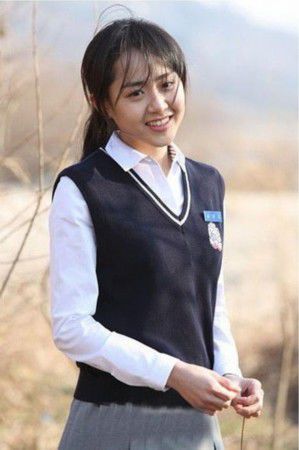 鹿晗《我去上學啦》花絮照曝光 易烊千璽宋慧喬吳亦凡等明星校服照盤點【組圖】