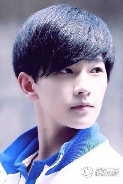 鹿晗《我去上學啦》花絮照曝光 易烊千璽宋慧喬吳亦凡等明星校服照盤點【組圖】