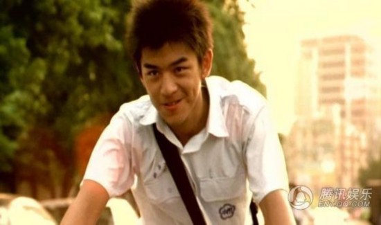 鹿晗《我去上學啦》花絮照曝光 易烊千璽宋慧喬吳亦凡等明星校服照盤點【組圖】