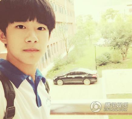 鹿晗《我去上學啦》花絮照曝光 易烊千璽宋慧喬吳亦凡等明星校服照盤點【組圖】