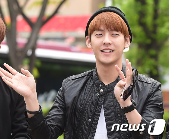 CNBLUE BTOB VIXX等現身上班路 韓國男團人氣大對決【組圖】