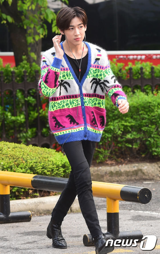 CNBLUE BTOB VIXX等現身上班路 韓國男團人氣大對決【組圖】