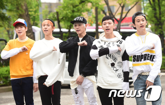 CNBLUE BTOB VIXX等現身上班路 韓國男團人氣大對決【組圖】