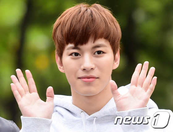 CNBLUE BTOB VIXX等現身上班路 韓國男團人氣大對決【組圖】