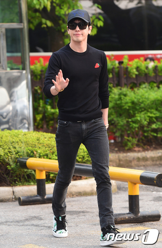 CNBLUE BTOB VIXX等現身上班路 韓國男團人氣大對決【組圖】