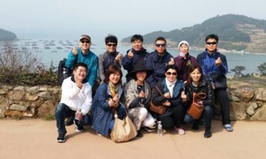 北京旅行社考察團在全羅南道莞島合影留念。