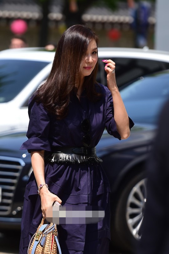 韓星金廷恩婚禮唯美浪漫 高小英等好友送祝?！窘M圖】