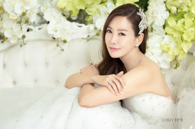 韓星金廷恩婚禮唯美浪漫 高小英等好友送祝?！窘M圖】