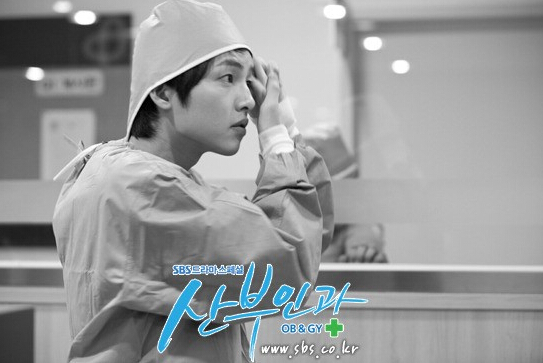 《歡樂頌》王凱領銜宋仲基李鐘碩樸海鎮 韓星演繹醫生角色誰更帥【組圖】