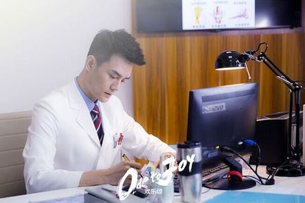 《歡樂頌》王凱領銜宋仲基李鐘碩樸海鎮 韓星演繹醫生角色誰更帥【組圖】