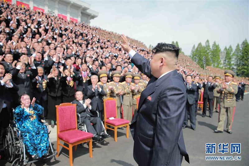 金正恩與朝鮮勞動黨第七次全國代表大會與會者合影【組圖】