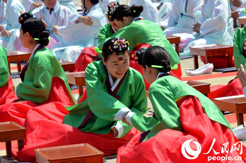 實拍韓國傳統成人禮 女生及笄男生加冠【組圖】