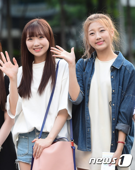 Tiffany霸氣現身“上班路” twice等女團可愛少女風【組圖】