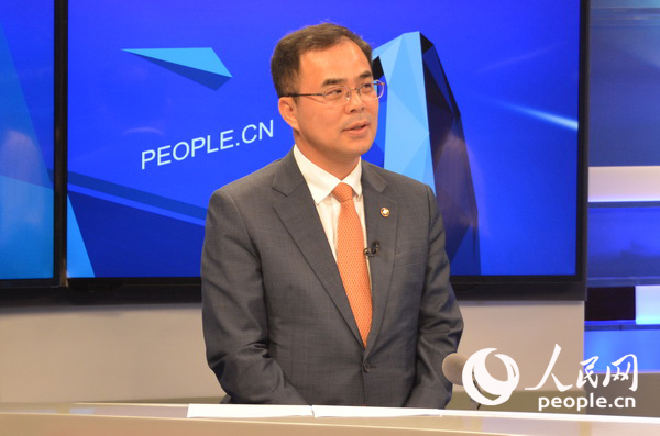 韓國文化體育觀光部副部長金鐘接受了人民網的專訪。