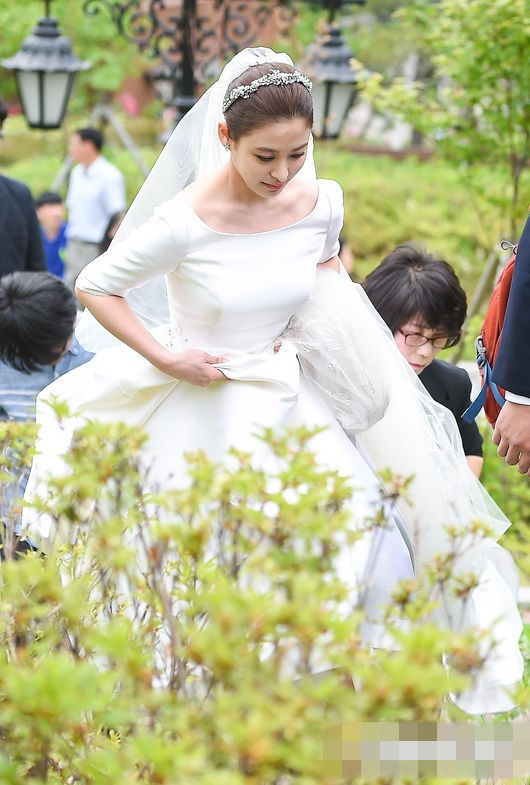 韓演員樸喜本和導演男友舉行婚禮 交往3年修成正果【組圖】
