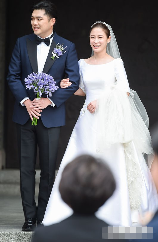 韓演員樸喜本和導演男友舉行婚禮 交往3年修成正果【組圖】