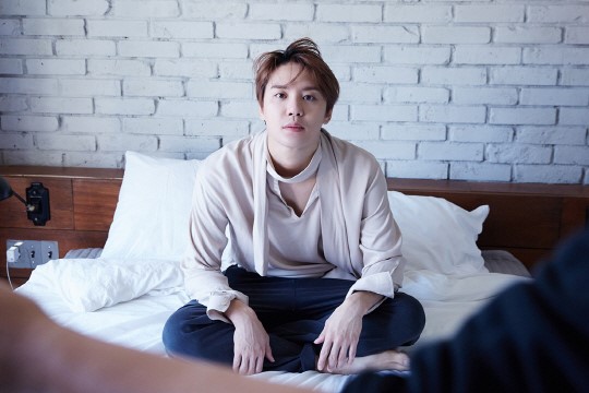 JYJ金俊秀家居寫真幕后照 感性魅力吸人眼球【組圖】