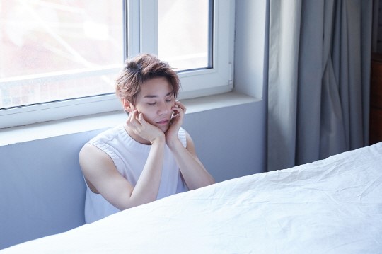 JYJ金俊秀家居寫真幕后照 感性魅力吸人眼球【組圖】