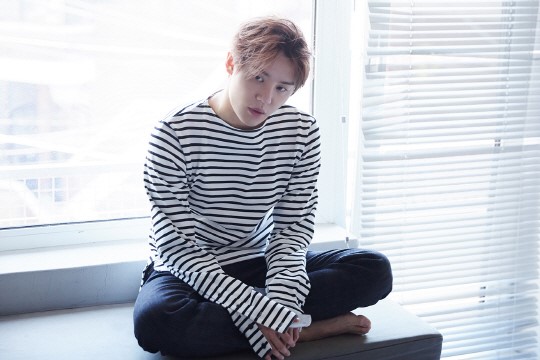 JYJ金俊秀家居寫真幕后照 感性魅力吸人眼球【組圖】